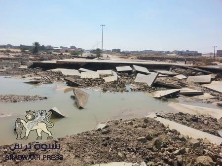 أضرار الفيضانات في قرية جلعة وجوارها بعيون مهندس اتصالات (صور)