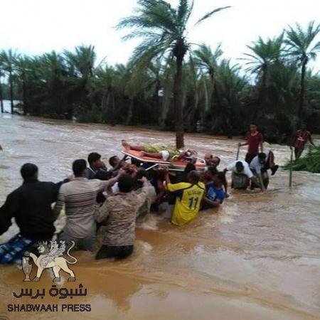 مقتل 13 وإجلاء 800 شخص جراء إعصار ‘‘ميغ‘‘ بسقطرى (صور)