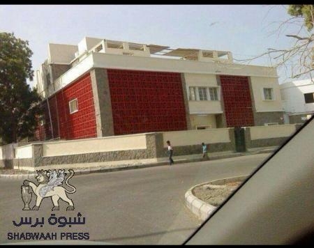 بلاطجة المقاومة يحتلون منزل مصمم ومهندس الطريق البحري بعدن (صور)
