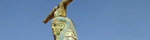ألماني ينفذ وصية أمه ويعيد تمثالا لمصر