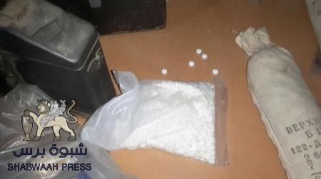 إنفراد : مداهمة مستودع للأسلحة والمخدرات في مدينة عتق بشبوه (ملف صور)