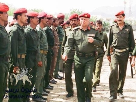 الرئيس هادي يزور أكبر قاعدة عسكرية في جنوب الجزيرة العربية