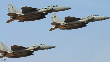 غارات للتحالف على محيط معسكر قرب مضيق باب المندب