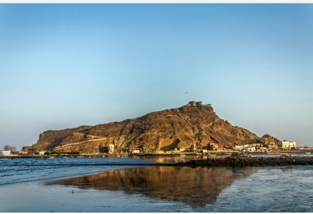 وعود إماراتية بتحسين سياحة عدن
