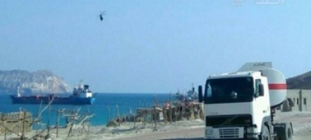 مروحية تابعة للتحالف تحلق فوق ميناء في مديرية رضوم بشبوه