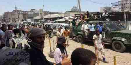 حملة أمنية تنفذها شرطة الشيخ عثمان استهدفت سوقا للسلاح