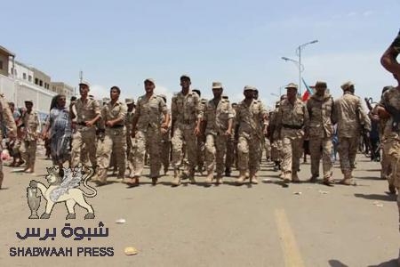 وحدات الجيش من أبناء الجنوب تقدم عرض عسكري في ساحة العروض(صور)