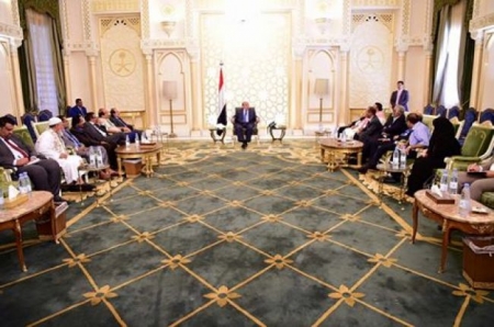 الرئيس هادي يلتقي قيادات من الحراك الجنوبي القادمين من عدن ويؤكد أن القضية الجنوبية نالت اهتمامنا