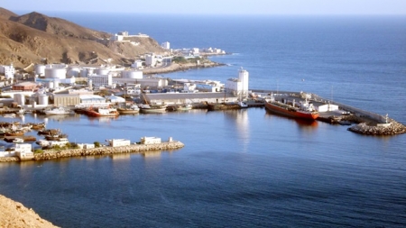 ميناء المكلا يستأنف نشاطه الملاحي بعد تحريره من القاعدة