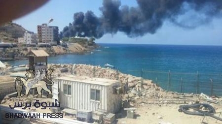 سقوط شهداء وجرحى في سلسلة &lsquo;&lsquo;انفجارات انتحارية&lsquo;&lsquo; داخل معسكر الدفاع الساحلي بالمكلا(صور)