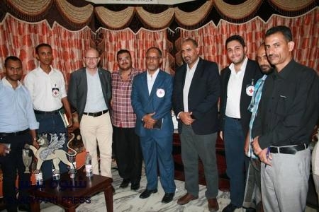 محافظ عدن يبدي استعداده لتوفير الحماية الامنية لمكتب الصليب الاحمر الدولي بعدن