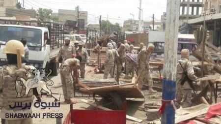 قوات الحزام الأمني تقوم بإزالة اسواق القات في دارسعد والشيخ عثمان
