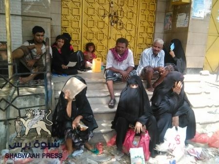 عموم الموظفين بحضرموت لم يستلموا رواتب الشهر الجاري