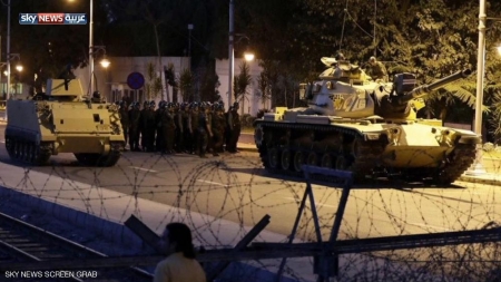 الجيش التركي يعلن تولي السلطة على البلاد