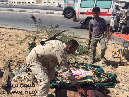 مواطن حضرمي : تعلموا الوطنيه ياعبيد آل الأحمر من هؤلاء الشباب ..