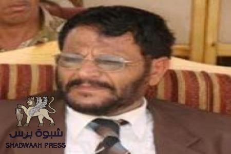 القائم بأعمال محافظ شبوه يهجم هائجا على أحد الاعلاميين