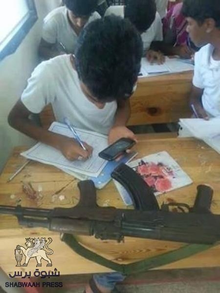 ما زرعه الآباء يحصده الأبناء : الغش في مدارس اليمن &lsquo;&lsquo;سلاح&lsquo;&lsquo; و&lsquo;&lsquo;سلالم&lsquo;&lsquo; خارجية(صور)