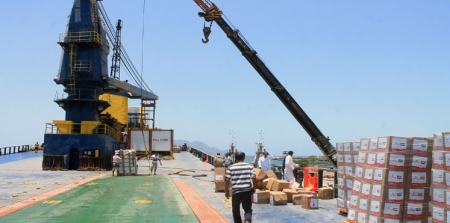 خبير إقتصادي: البنك الإماراتي بعدن سيحل أزمة التعامل مع الخارج