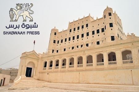 الوكيل الكثيري يطالب اللواء الأحمر باعتمادات لمرافقين وإعلاميين لمكاتب الوكلاء