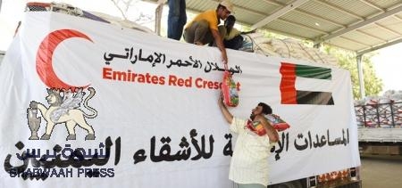 الهلال الاحمر الاماراتي يوزع (3000) الاف سله غذائيه بمديرية المحفد