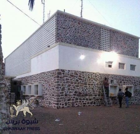 مبادرة &lsquo;&lsquo;نورها&lsquo;&lsquo; تواصل إضاءة معالم وازقة عدن القديمة بالطاقة الشمسية