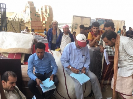 مراسل الجزيرة يكشف حقيقة ما يدور الان في منفذ الوديعة ويثبت ذلك بالصور