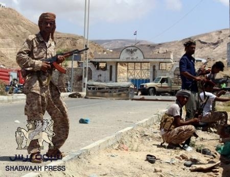 سلطات حضرموت تفرج عن (٦٠ ) عنصر متهم بالتعاون مع القاعدة  وتجنيد (٣٢ ) منهم في الجيش .