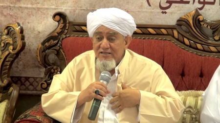 الحبيب أبوبكر المشهور العدني واخوانه يعزون آل العيسائي