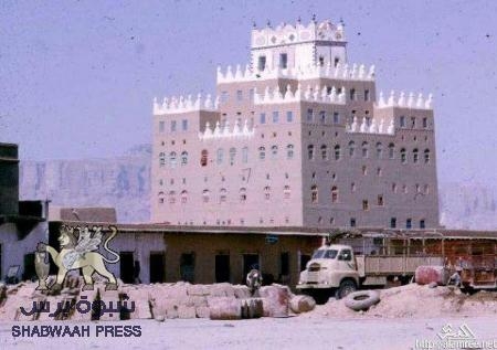 بتمويل كويتي : تنظم حلقة نقاش لتنفيذ حملة توعية و رش لمكافحة حمى الضنك في خمس مديريات