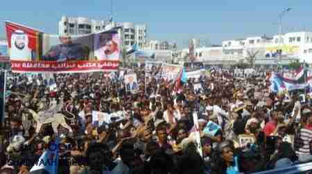 انسحاب جماعي من اللجنة التحضيرية في عدن .. وتأييد اللجنة التحضيرية التي تشكلت في المكلا