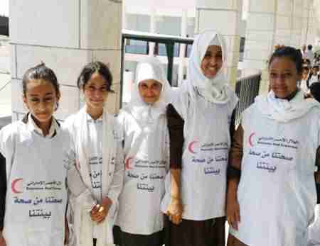 بهدف رفع مستوى الوعي البيئي لدى الطلاب : الإمارات تواصل حملة التوعية بمرض الكوليرا في مدارس عدن