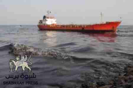 من يجرؤ على محاسبته : &lsquo;&lsquo;العيسي&lsquo;&lsquo; يتسبب في أزمة المشتقات النفطية في حضرموت !