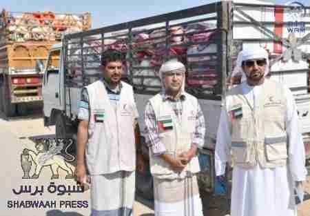 الهلال الأحمر الإماراتي يدشن توزيع المساعدات الشتوية والسلال الغذائية بمديرية غيل بن يمين