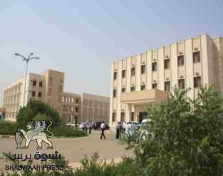 منتدبون بجامعة عدن ينفذون وقفة احتجاجية هي الاكبر.