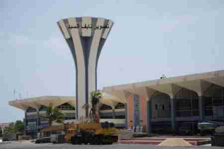 مدير أمن عدن يزور مطار عدن الدولي ويتفقد الترتيبات الأمنية وجهوزية المطار