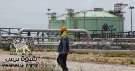 محافظ حضرموت يرفض قرارا حكوميا ويوجه القوات العسكرية بعدم تسليم قطاع نفطي