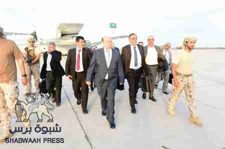 الرئيس هادي يصل الى عدن وملفات خدمية وعسكرية كبرى بانتظاره