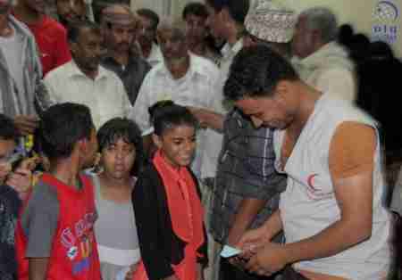 مساعدات إماراتية لذوي الإعاقة في المكلا