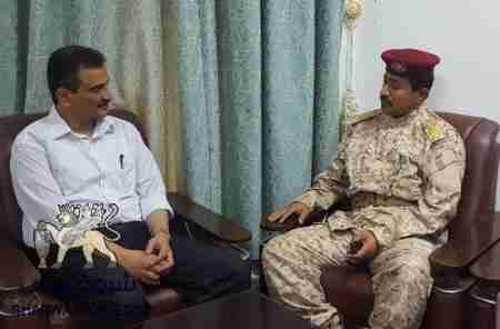 محافظ شبوة يناقش مع قائد اللواء 21 ميكا الوضع الميداني في جبهة الصفراء ببيحان