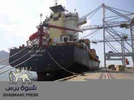 وصول باخرة حاويات الى ميناء عدن