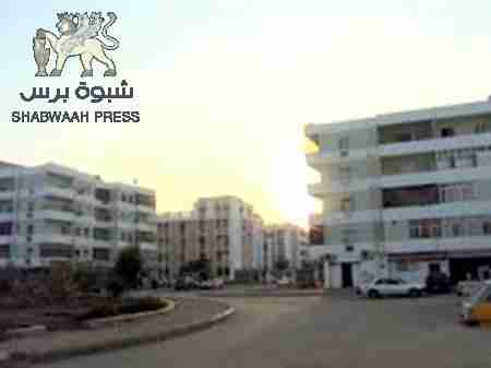 قوات مكافحة الارهاب تداهم محل خياطة في حي عبدالعزيز بعدن وتعتقل عناصر خطرة