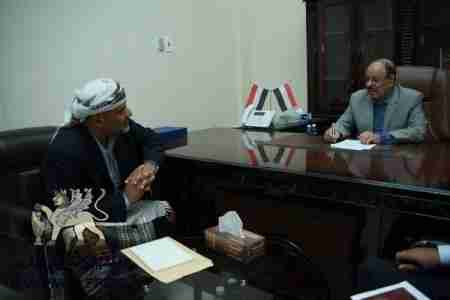 &lsquo;&lsquo;بن حبريش&lsquo;&lsquo; يحصل على تأييد الجنرال الأحمر لأقليم حضرموت