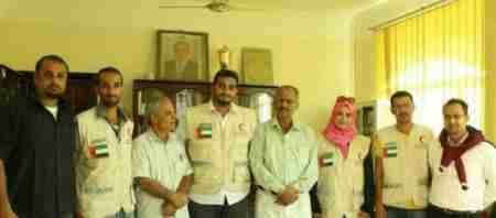 الهلال الأحمر الإماراتي يختتم زيارته لمحافظة الضالع بلقاء محافظها