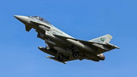 قصف مكثف للطيران والبوارج وهروب جماعي للحوثيين من جبهة باب المندب