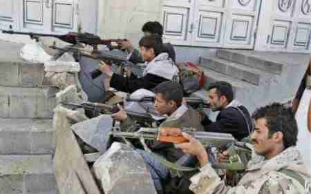 مقاومة تعز تقتتل فيما بينها وسقوط قتلى وجرحى