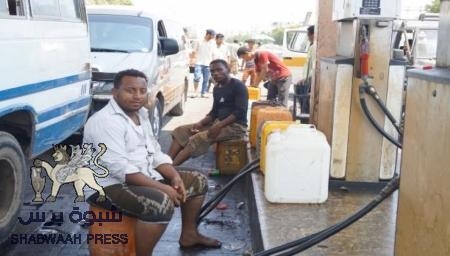 خبير اقتصادي : كسر احتكار شركة النفط بعدن لعمليات توريد المشتقات النفطية خطأ كبير