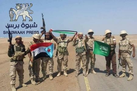 أعلام الجنوب والسعودية والإمارات بأيد أبطال التحرير في ‘‘المخا‘‘ (ملف صور)