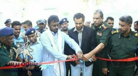 وكيل أول حضرموت يفتتح مركز الإصدار الآلي للجوازات بالمكلا ويطلع على نشاط فرع مصلحة الأحوال المدنية