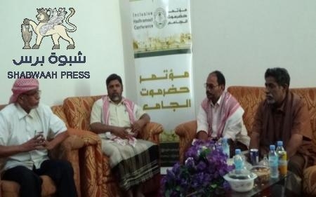 وجهاء ومقادمة قبائل يزورون مقر تحضيرية مؤتمر حضرموت الجامع