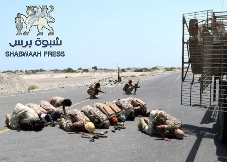 قوات عسكرية يجري تجهيزها للتقدم صوب أبين.